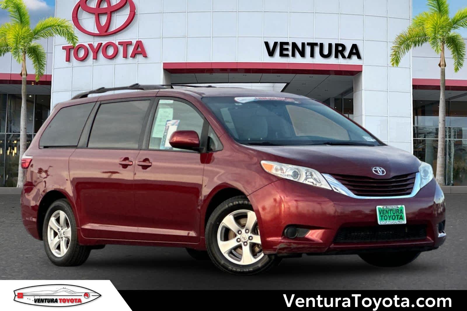 2016 Toyota Sienna LE's photo