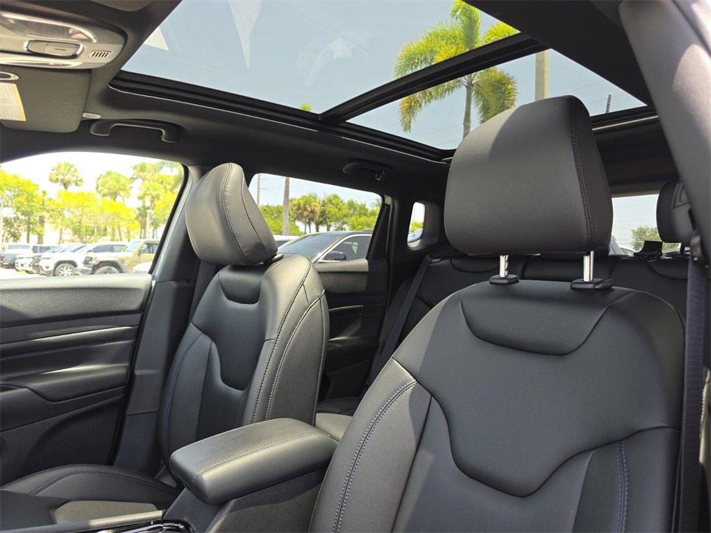 2025 Jeep Compass Limited photo 11