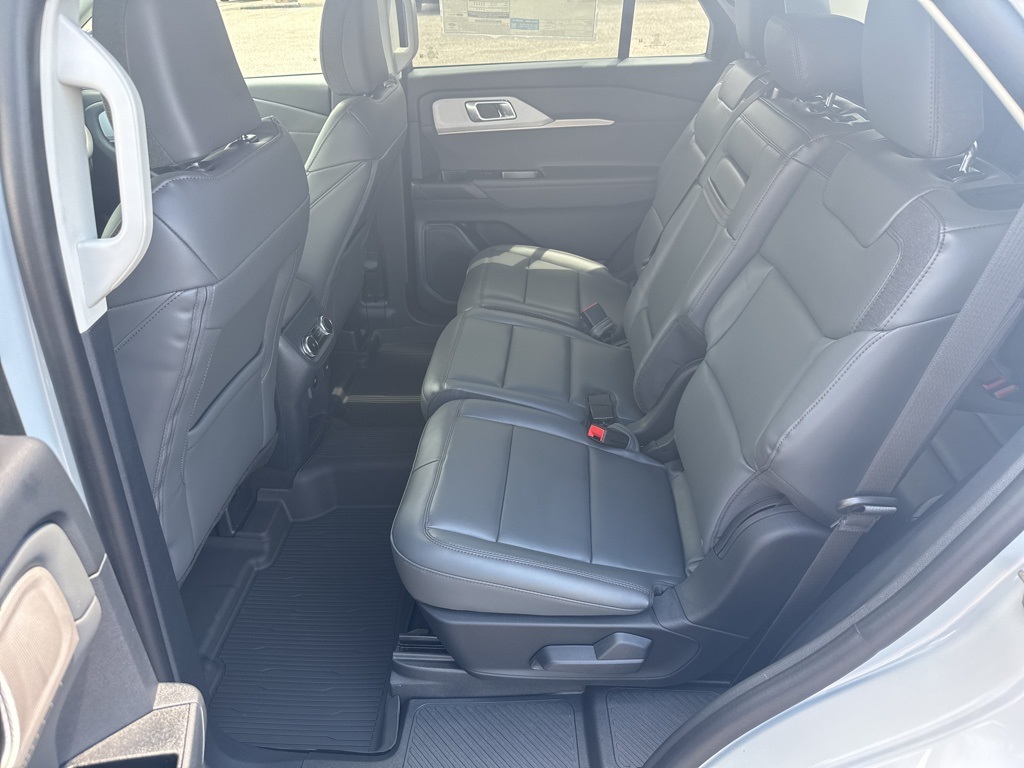 2025 Ford Explorer photo 20