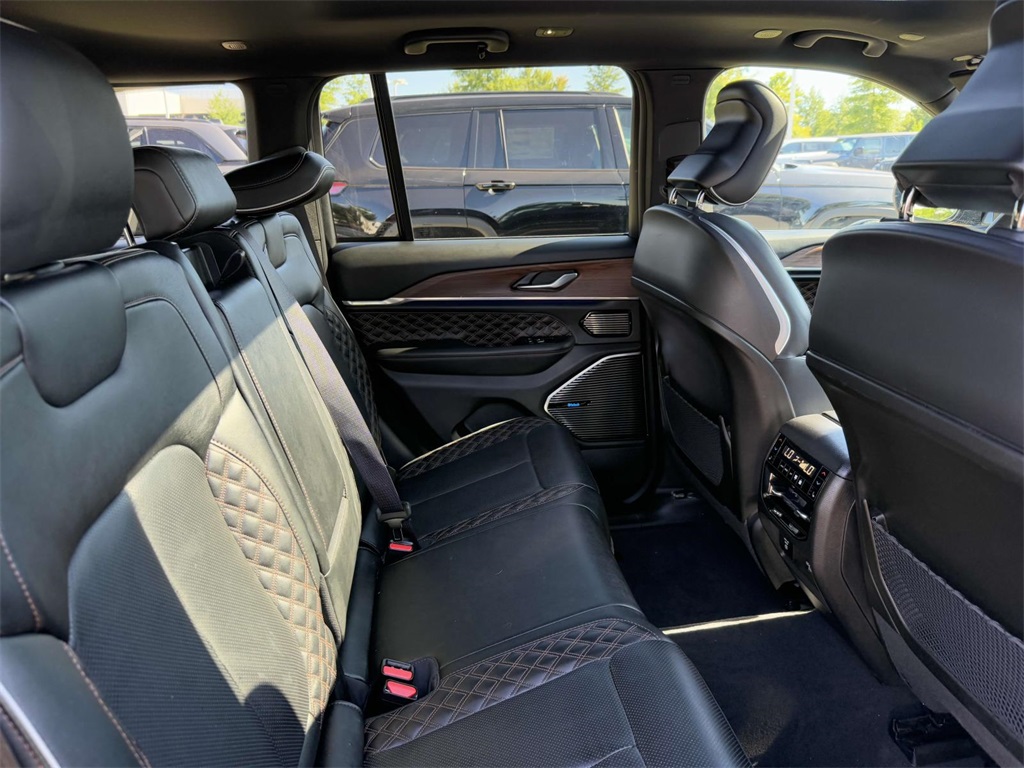2022 Jeep Grand Cherokee Summit photo 15