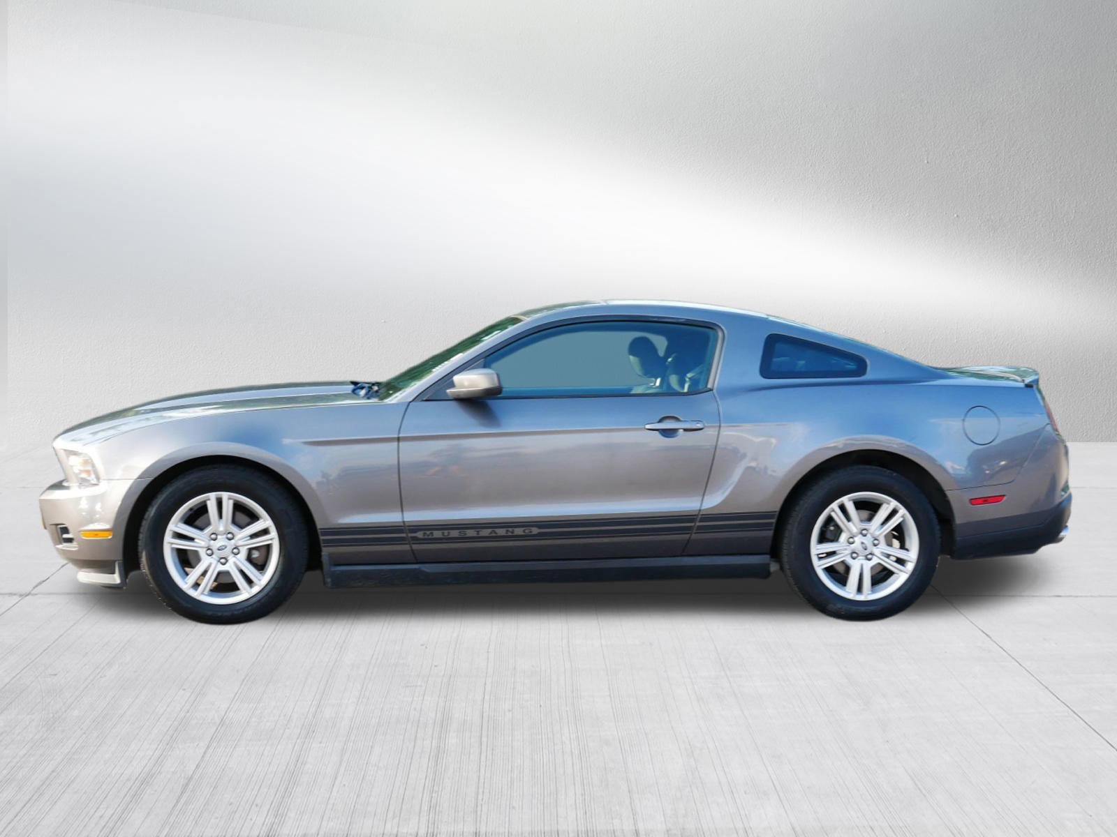 2011 Ford Mustang V6 photo 4