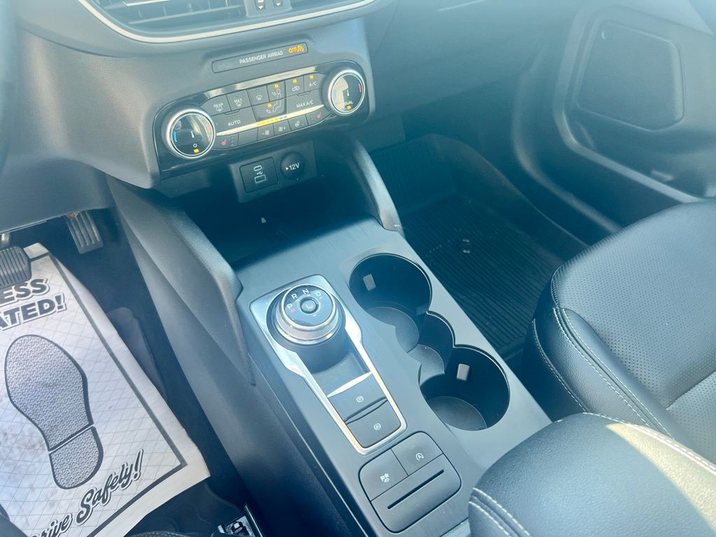 2022 Ford Escape SEL photo 10
