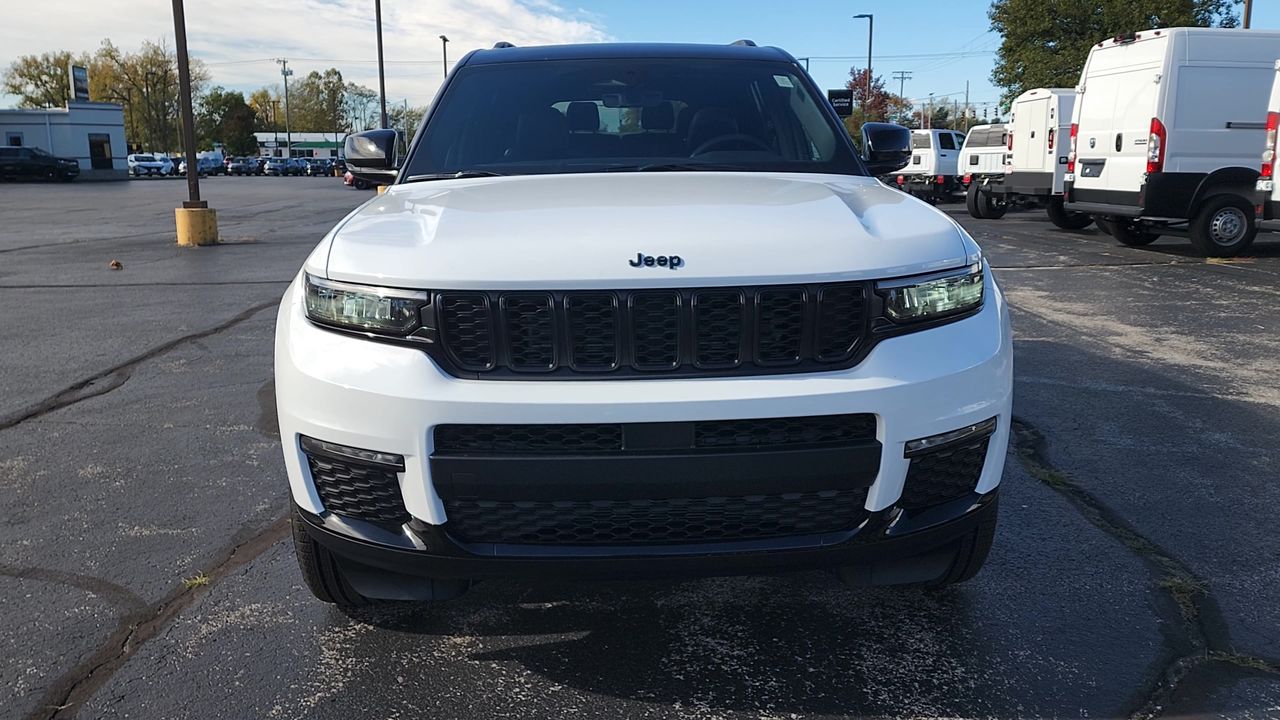 2025 Jeep Grand Cherokee Limited photo 3