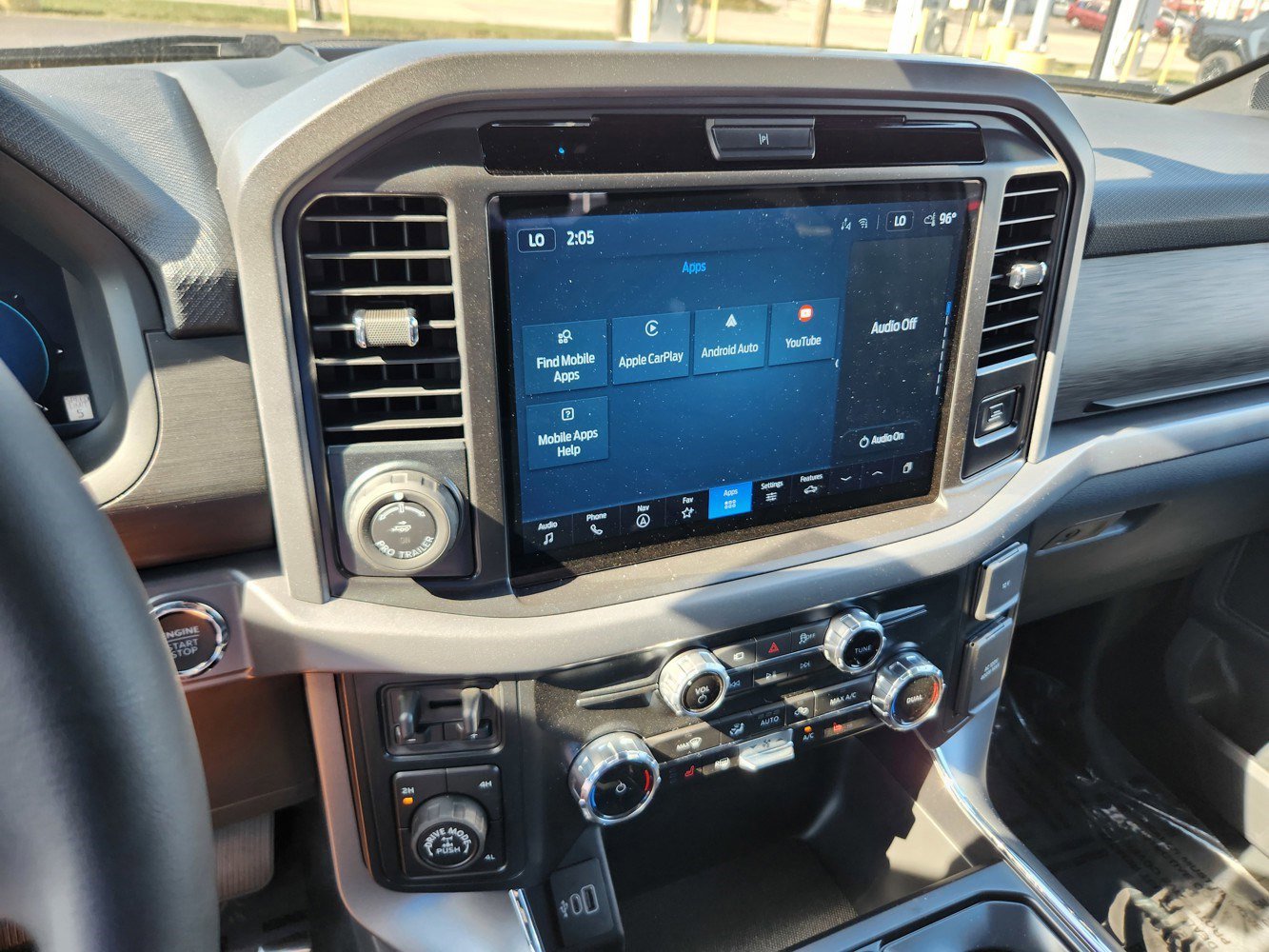 2025 Ford F-150 XLT photo 6