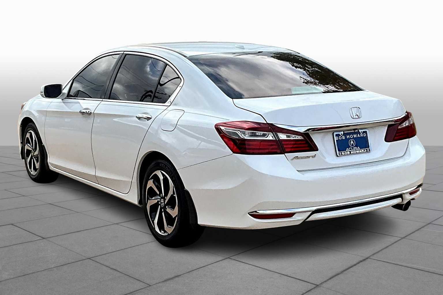 2017 Honda Accord EX photo 9