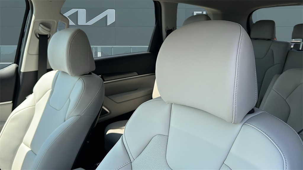2025 Kia Telluride S photo 11
