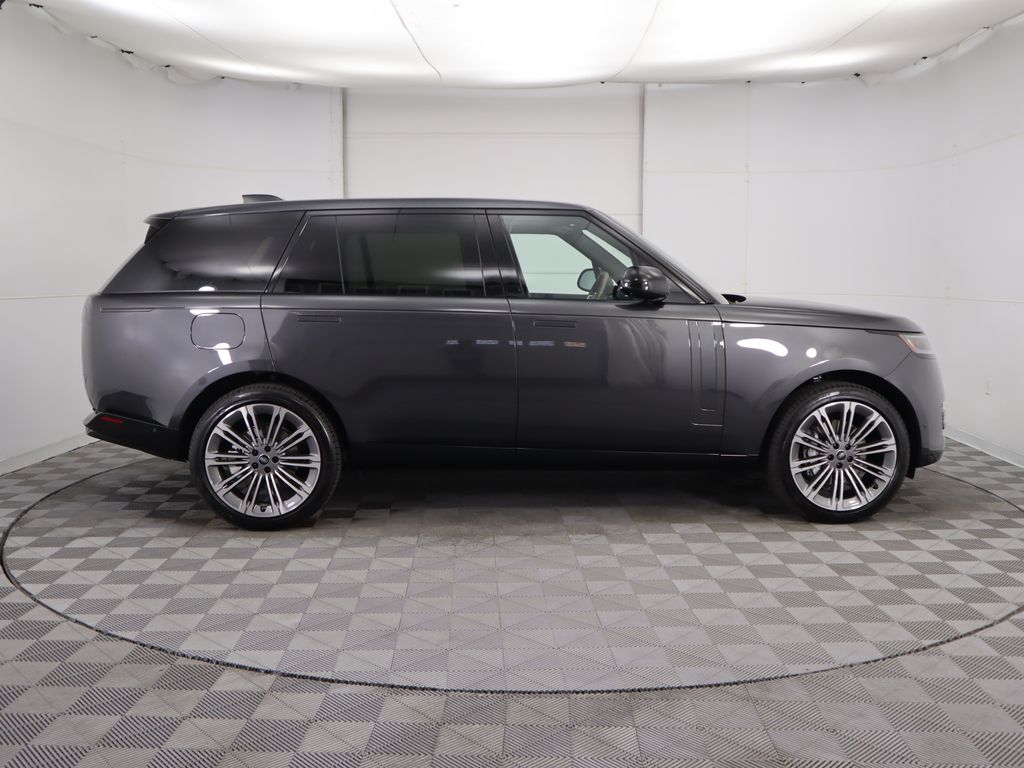 2025 Land Rover Range Rover SE photo 4