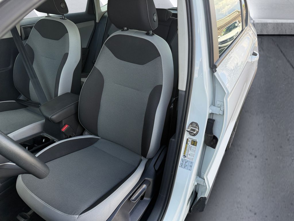 2022 Volkswagen Taos S photo 8