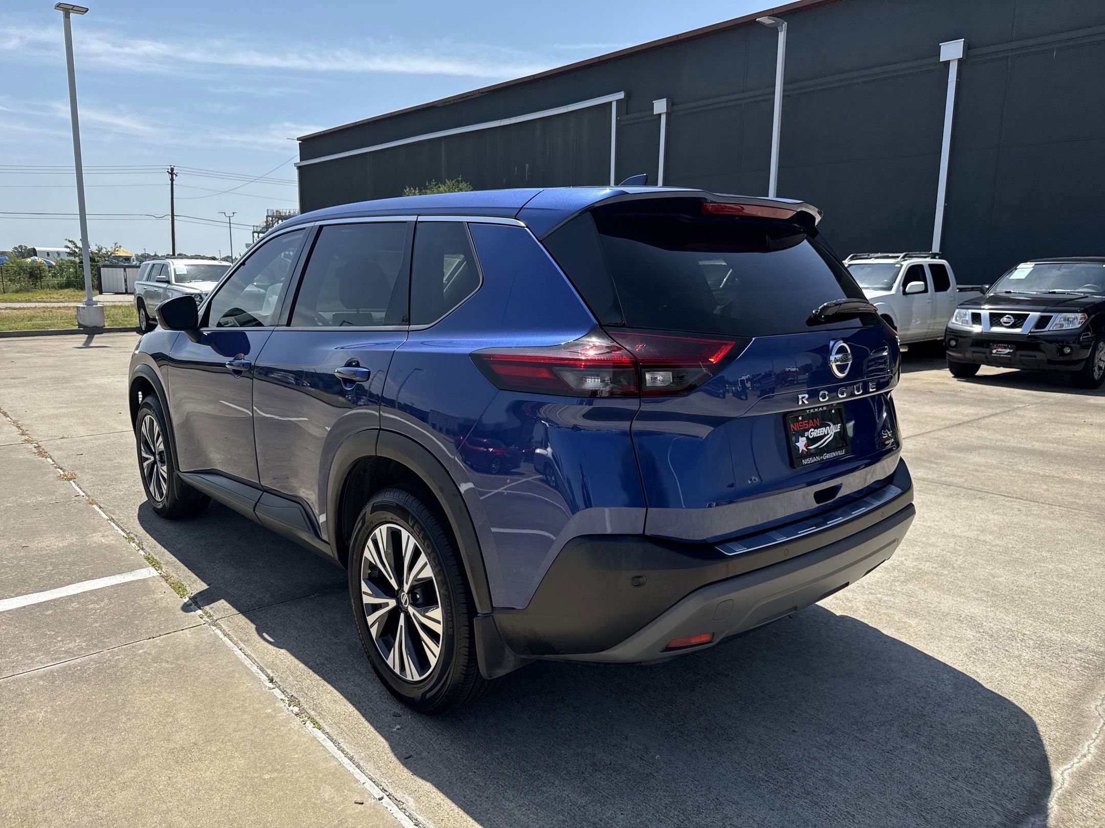 2021 Nissan Rogue SV photo 3