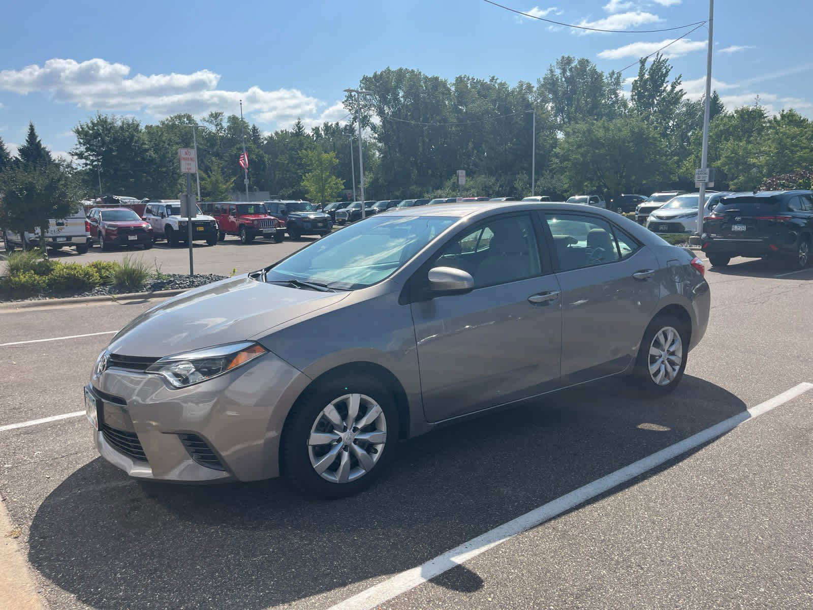 2015 Toyota Corolla LE photo 3