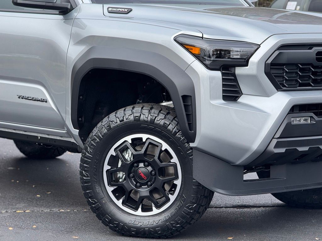 2025 Toyota Tacoma TRD Off-Road Double Cab photo 3