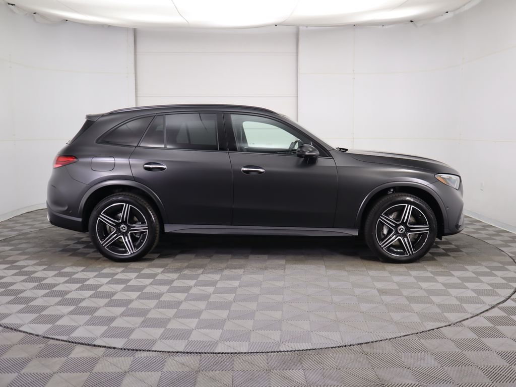 2026 Mercedes Benz GLC 300 4MATIC photo 4