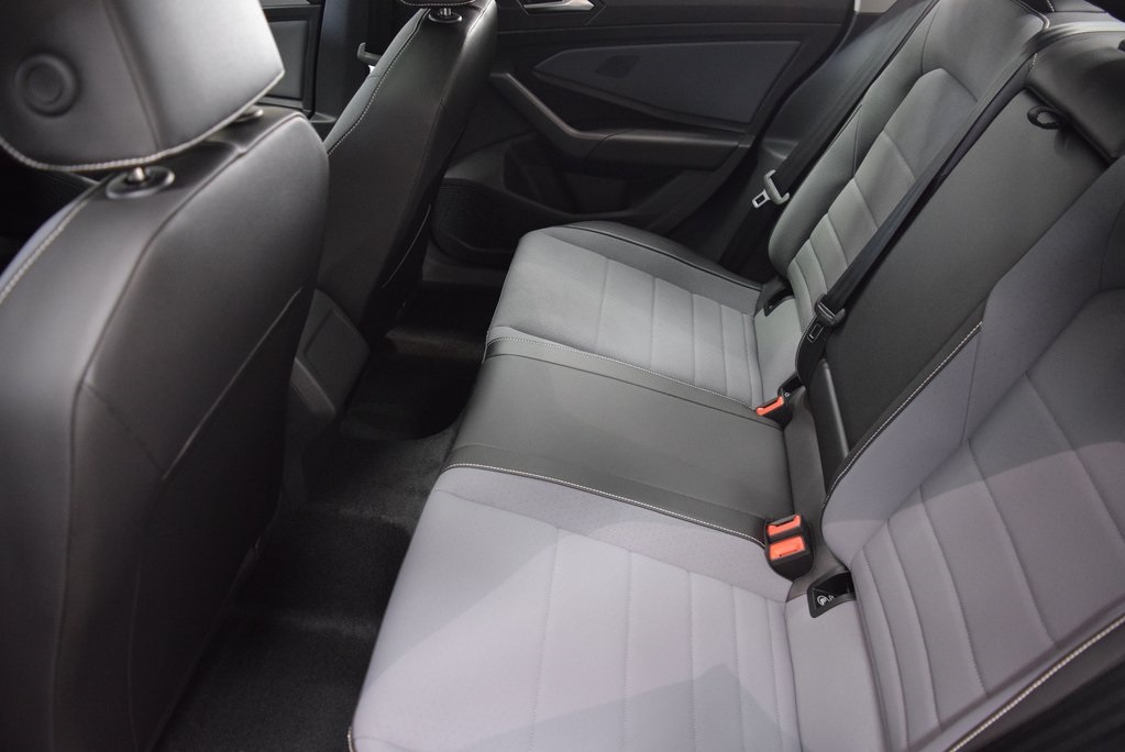 2025 Volkswagen Jetta SE photo 4