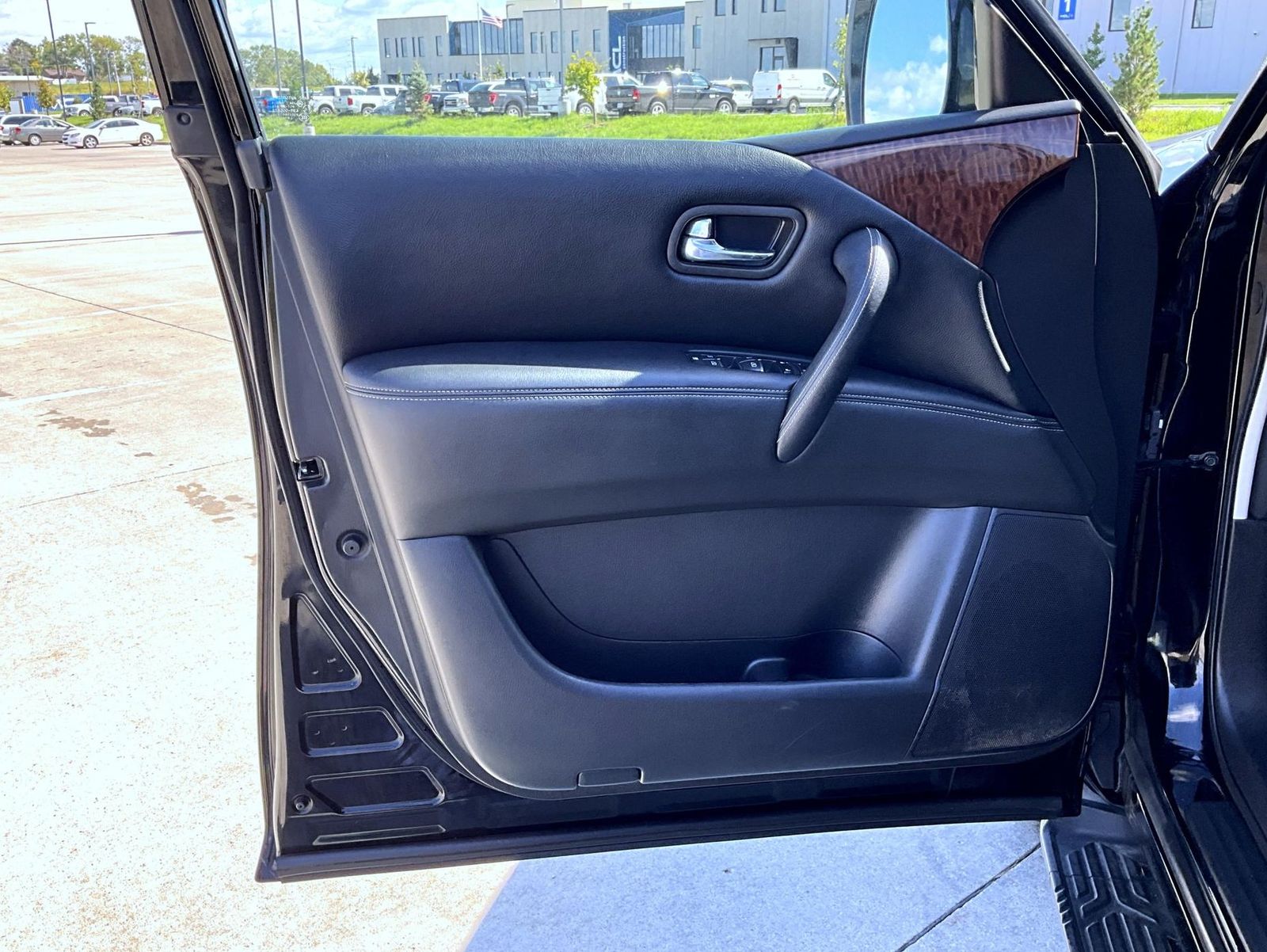 2019 Nissan Armada SV photo 7