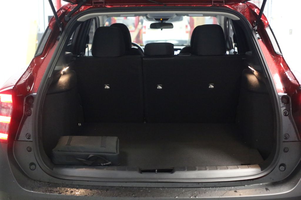 2025 Nissan Kicks SV photo 19