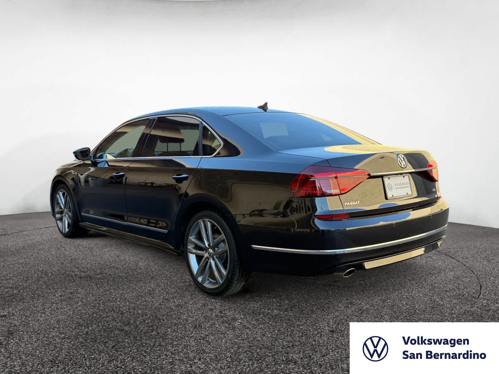 2019 Volkswagen Passat 2.0T SE R-Line photo 3