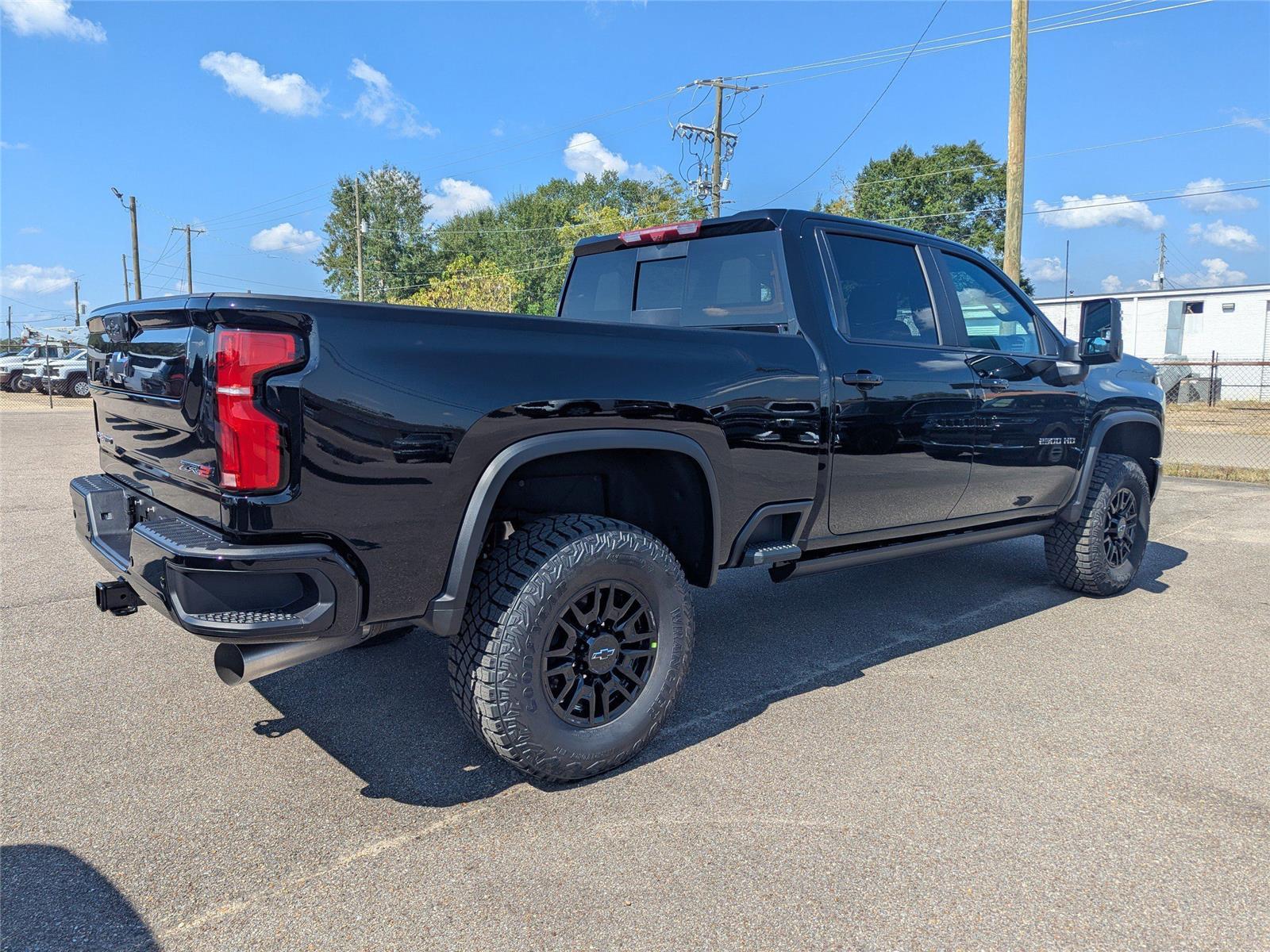 2026 Chevrolet Silverado 2500HD ZR2 photo 3
