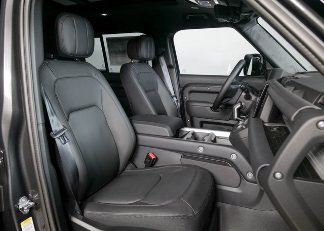 2025 Land Rover Defender 110 X photo 3