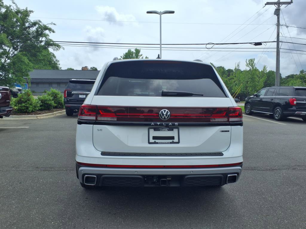2025 Volkswagen Atlas Peak Edition SE photo 2