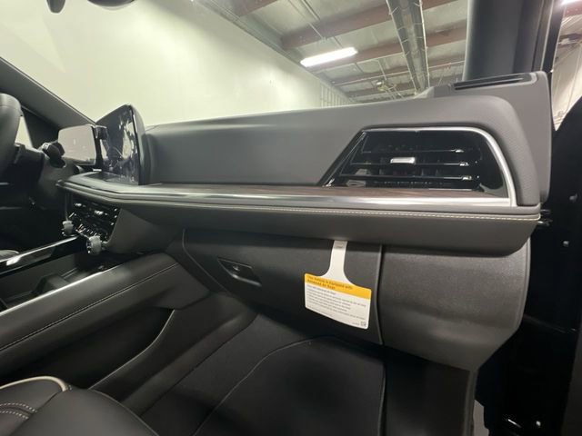 2025 Chevrolet Suburban Premier photo 28
