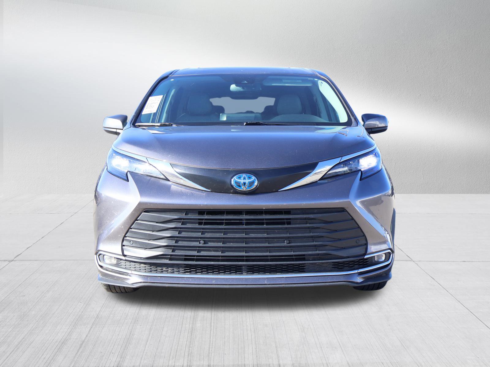 Used 2024 Toyota Sienna XLE with VIN 5TDYRKEC9RS211487 for sale in Kansas City