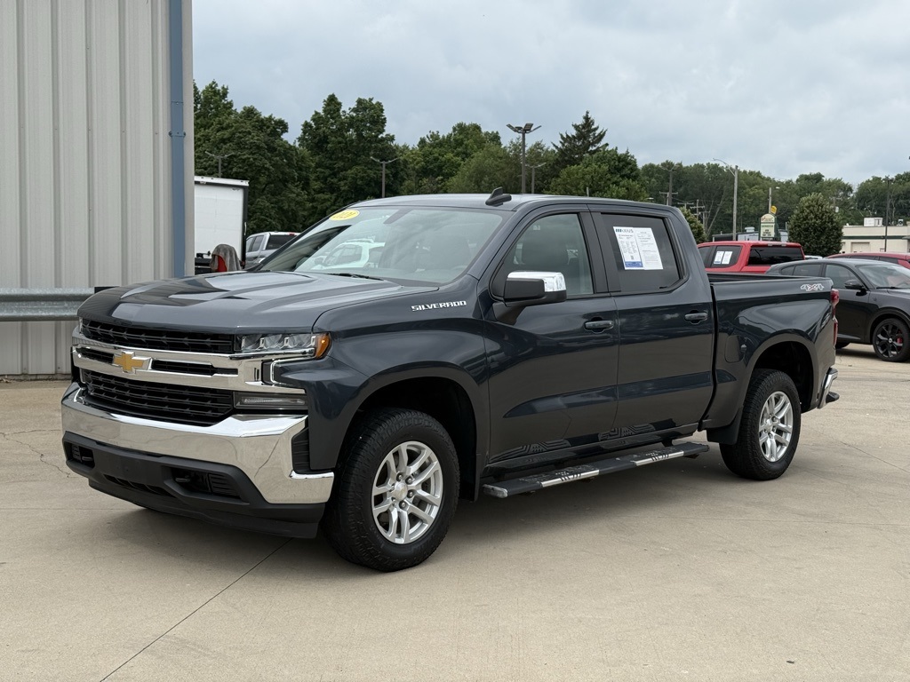 2021 Chevrolet Silverado 1500 LT photo 3