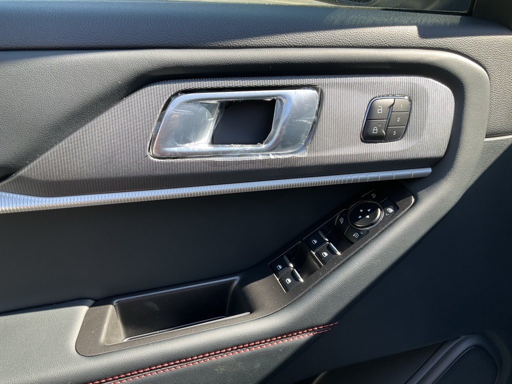 2025 Ford Explorer ST-Line photo 19