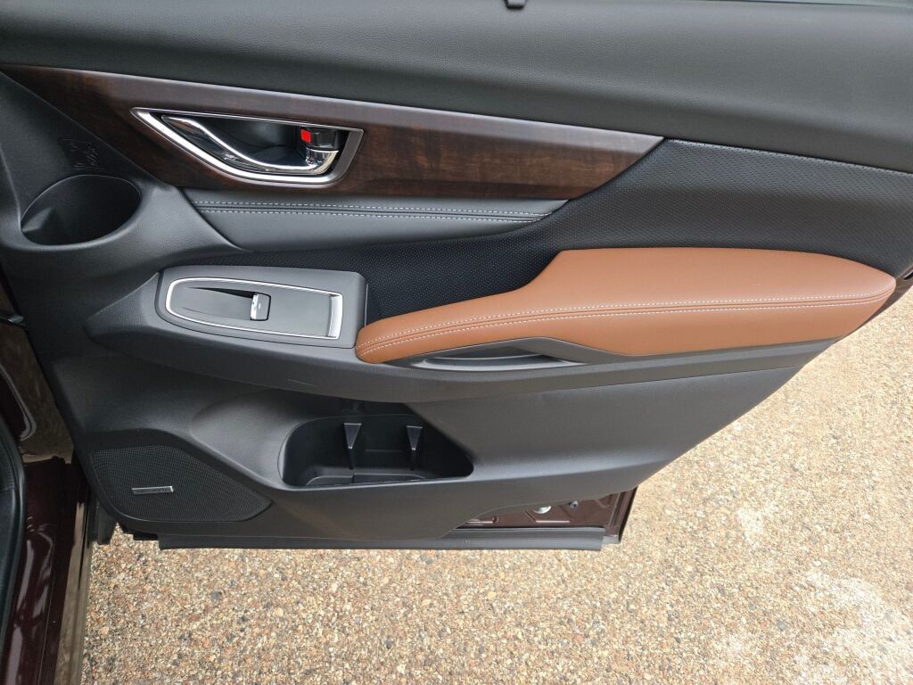 2025 Subaru Ascent Touring photo 3