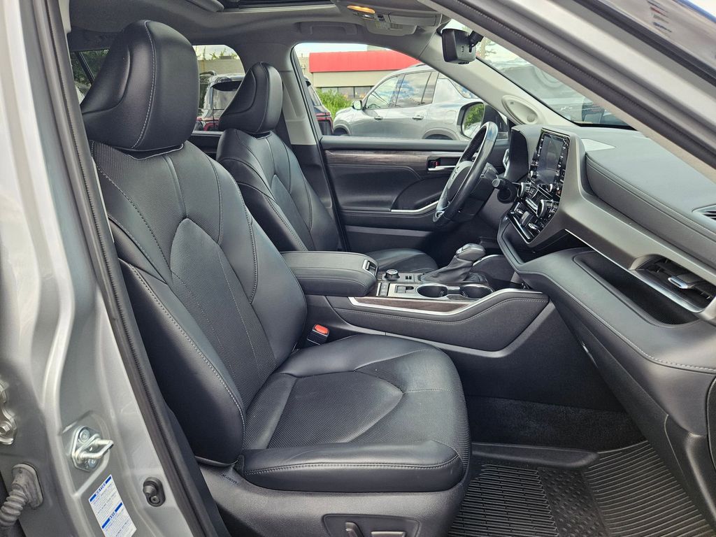 2021 Toyota Highlander Limited photo 32