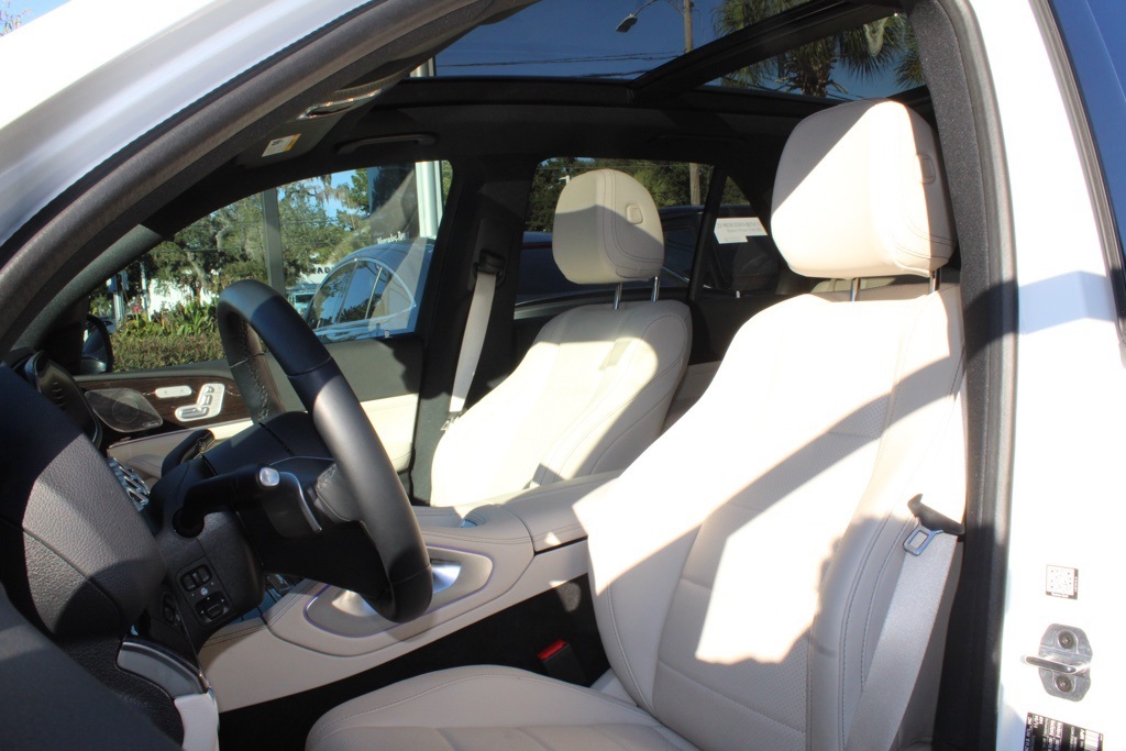 2025 Mercedes Benz GLE 450 4MATIC photo 3