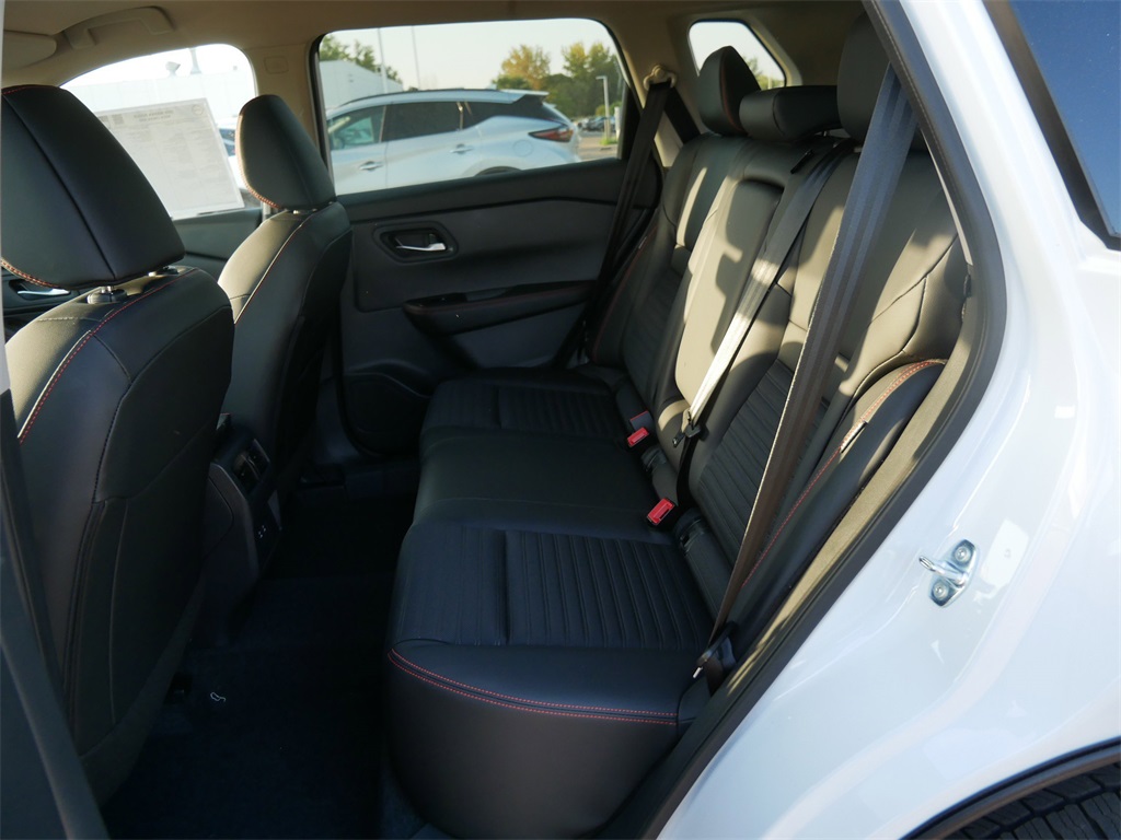 2026 Nissan Rogue AWD photo 9