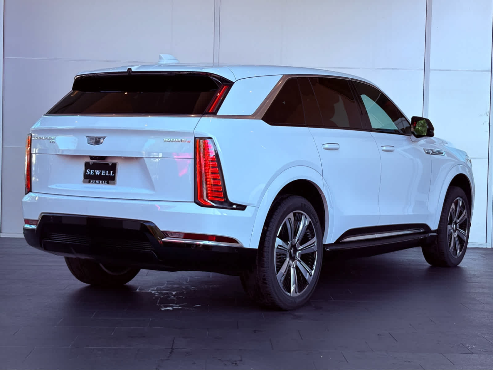 2025 Cadillac Escalade IQ Luxury photo 4