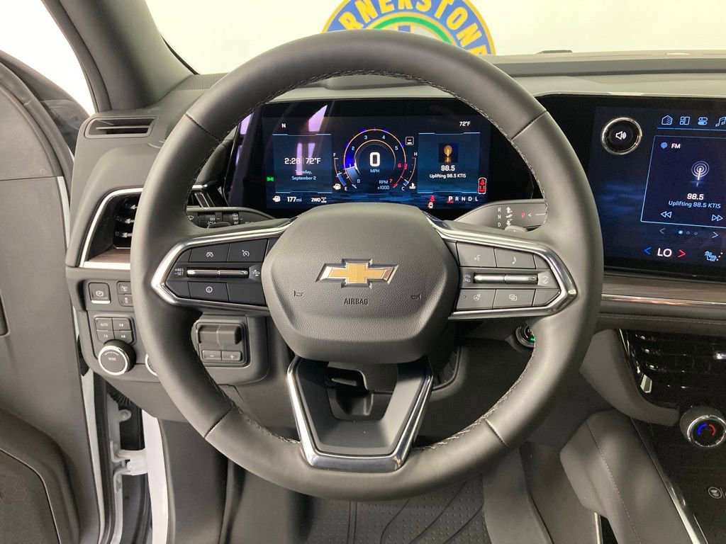 2025 Chevrolet Suburban LT photo 2