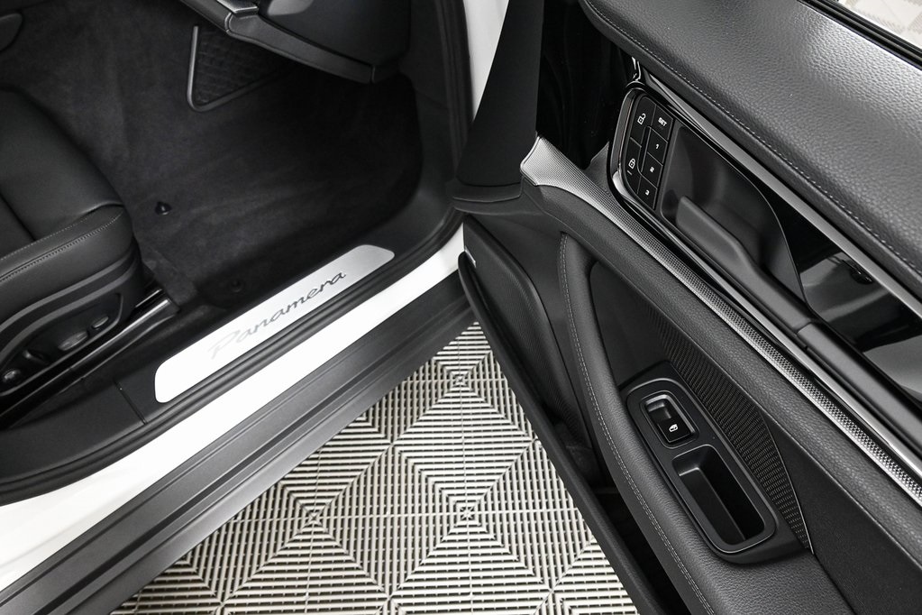 2025 Porsche Panamera 4 photo 25