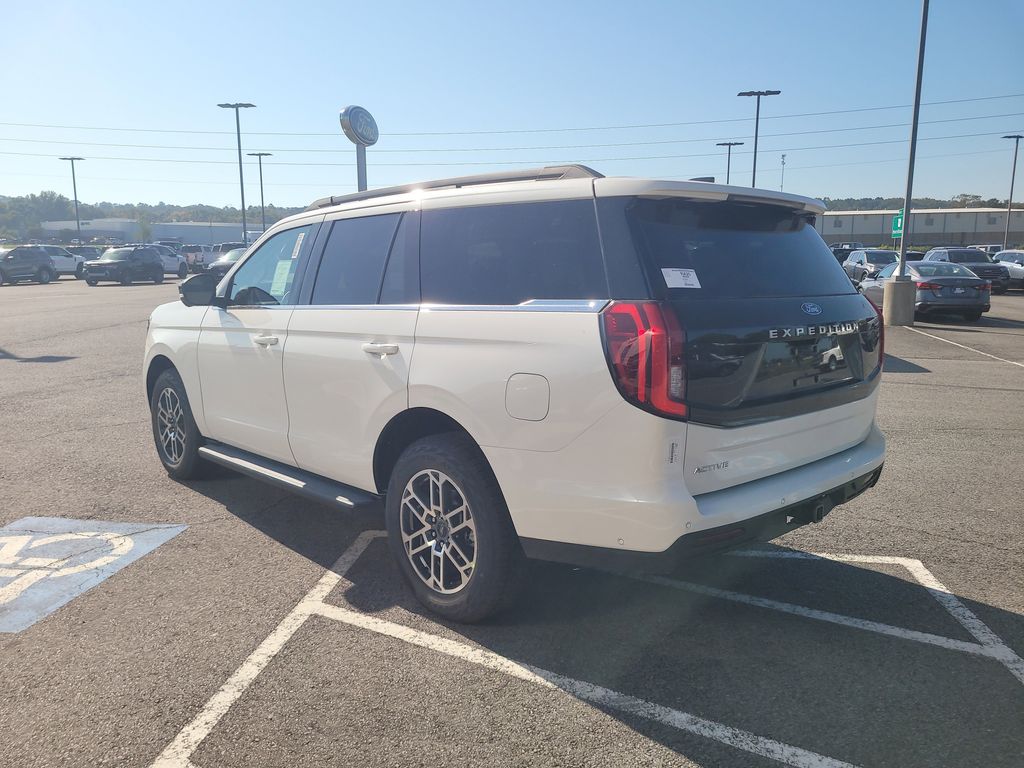 2025 Ford Expedition photo 5