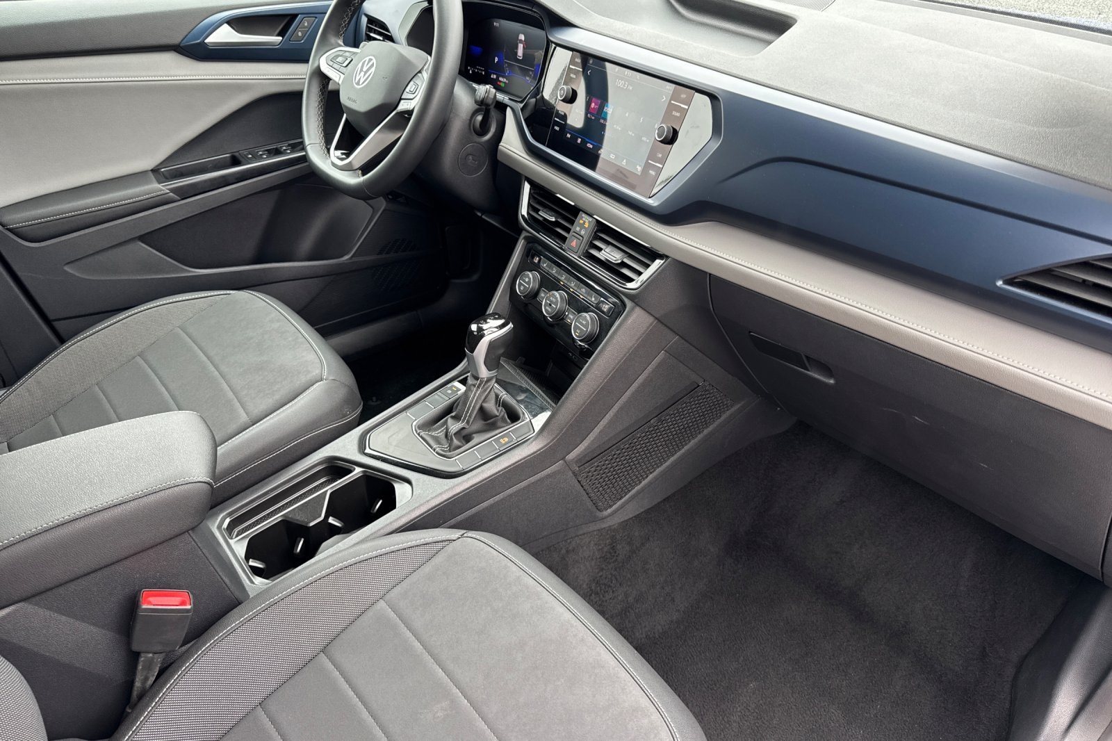 2024 Volkswagen Taos SE photo 16
