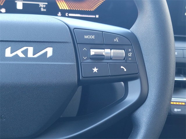 2025 Kia K4 LXS photo 27