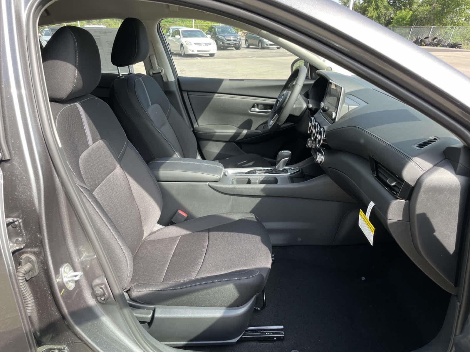 2025 Nissan Sentra SV photo 14