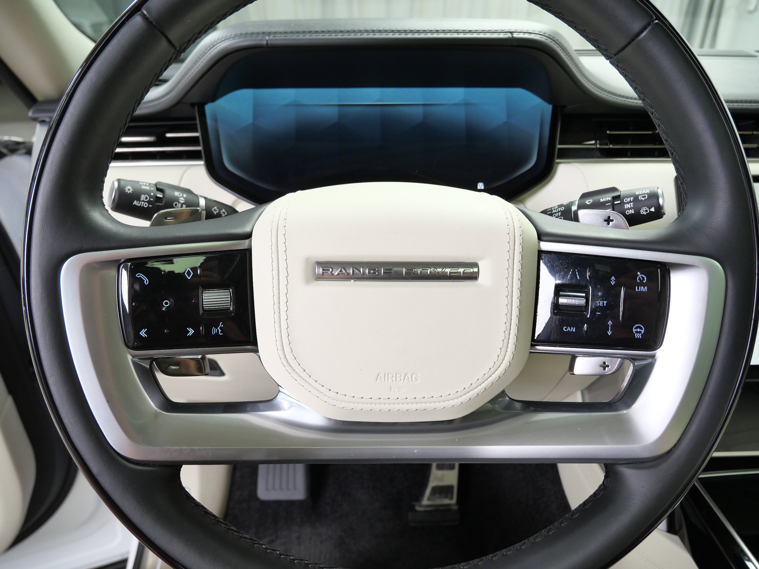 2024 Land Rover Range Rover SE photo 19