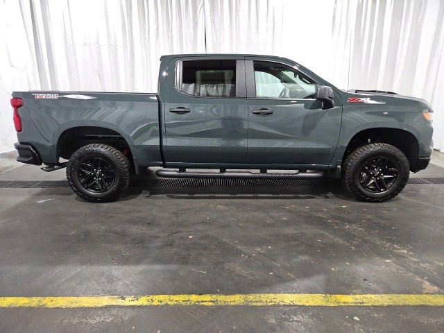 2025 Chevrolet Silverado 1500 Custom Trail Boss photo 2