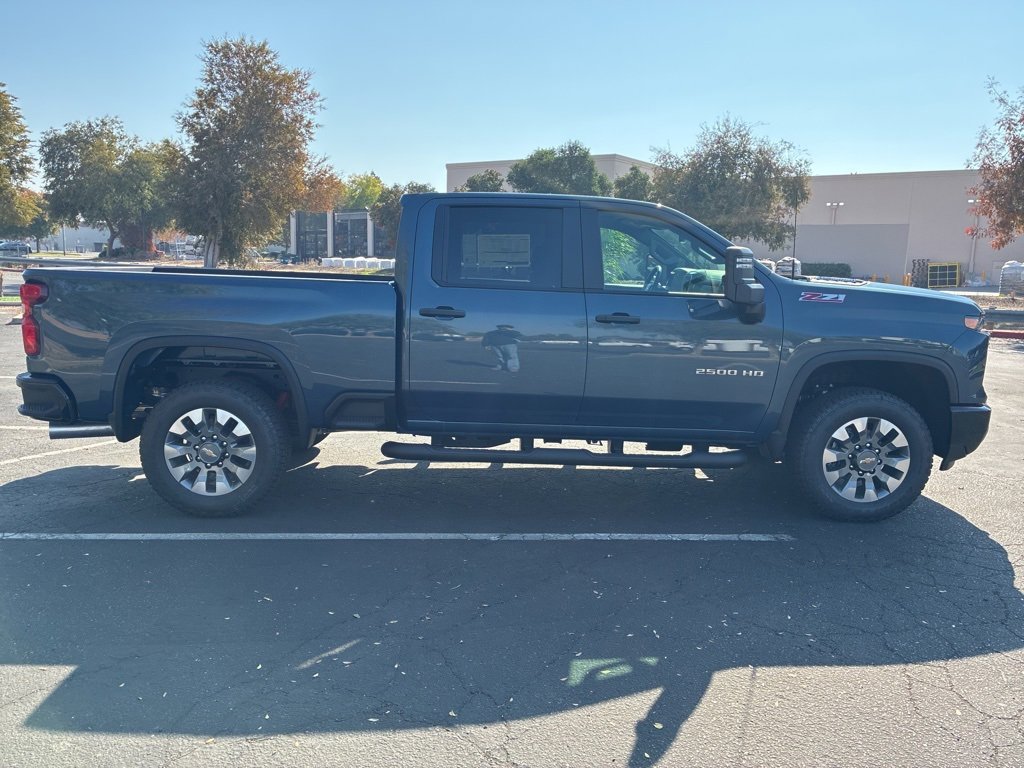 2026 Chevrolet Silverado 2500HD Custom photo 2