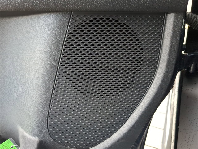 2025 Volkswagen ID. Buzz Pro Plus photo 18