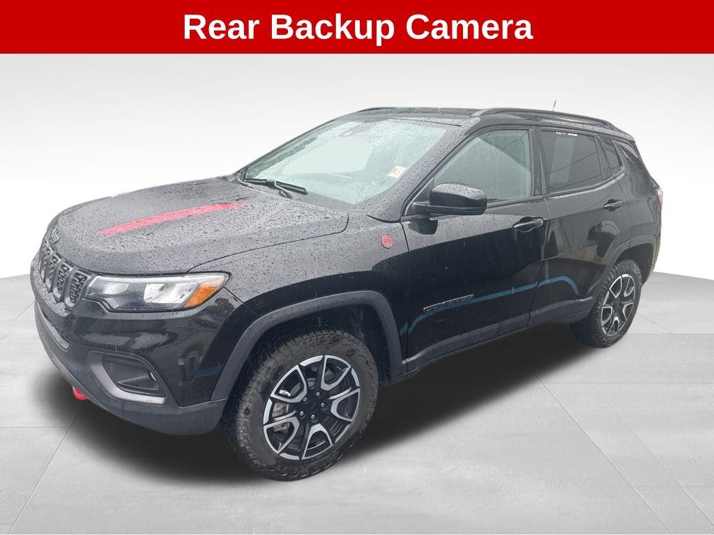 2024 Jeep Compass Trailhawk photo 2