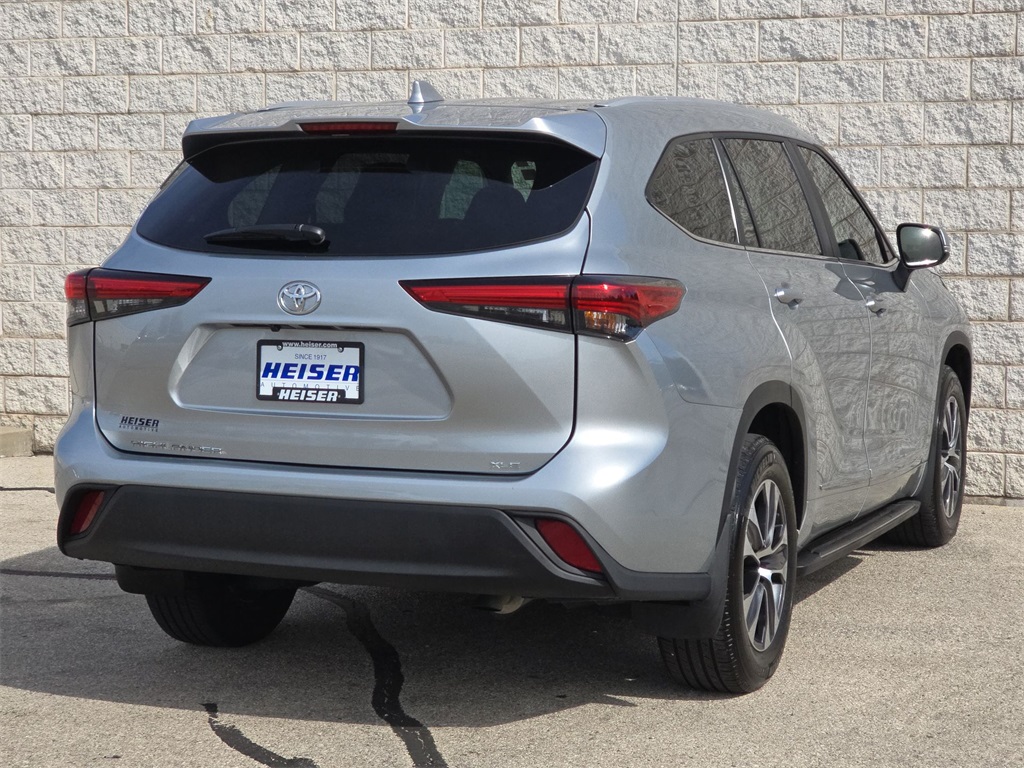 2023 Toyota Highlander XLE photo 12