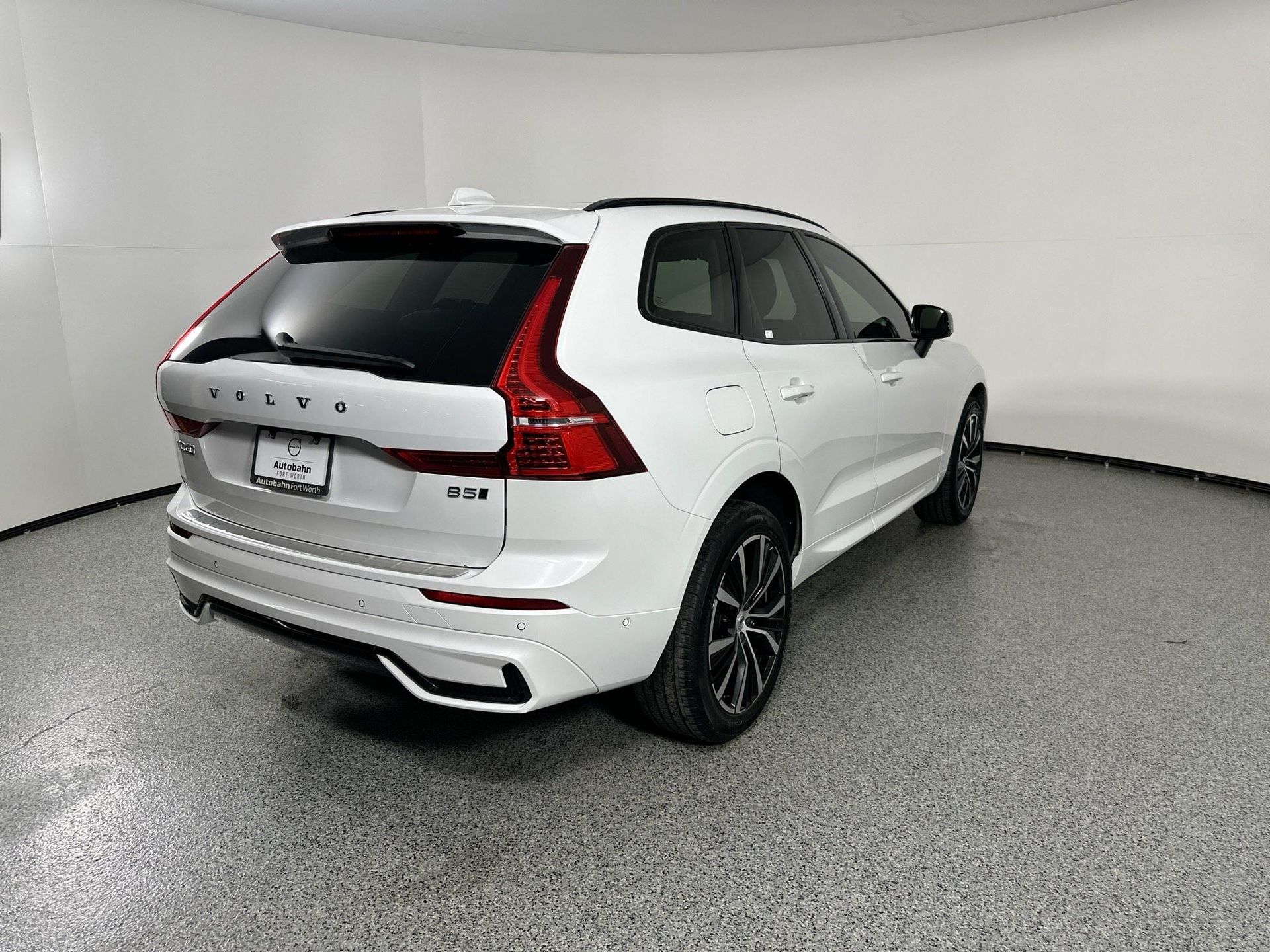 2024 Volvo XC60 B5 Plus photo 4
