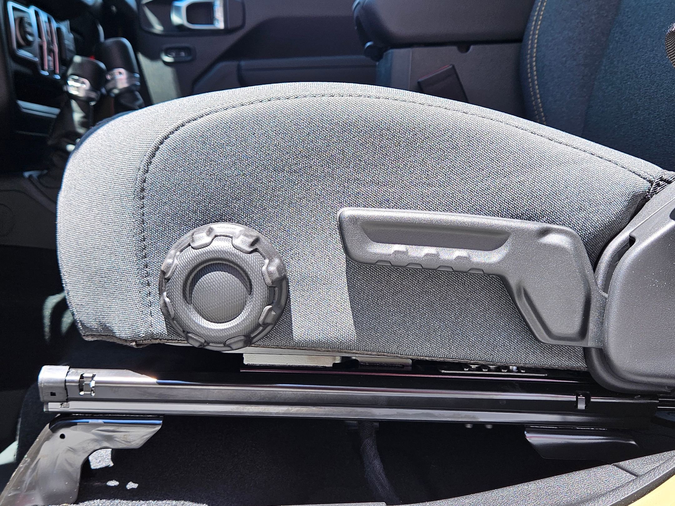 2025 Jeep Wrangler Sport S photo 20