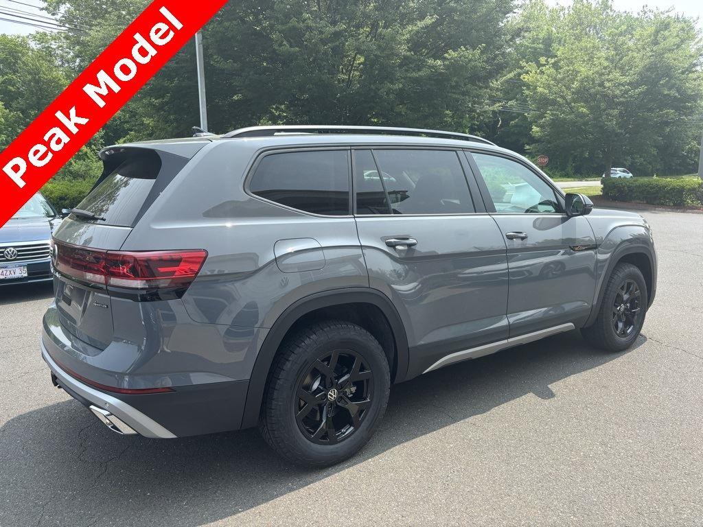 2025 Volkswagen Atlas Peak Edition SE photo 3