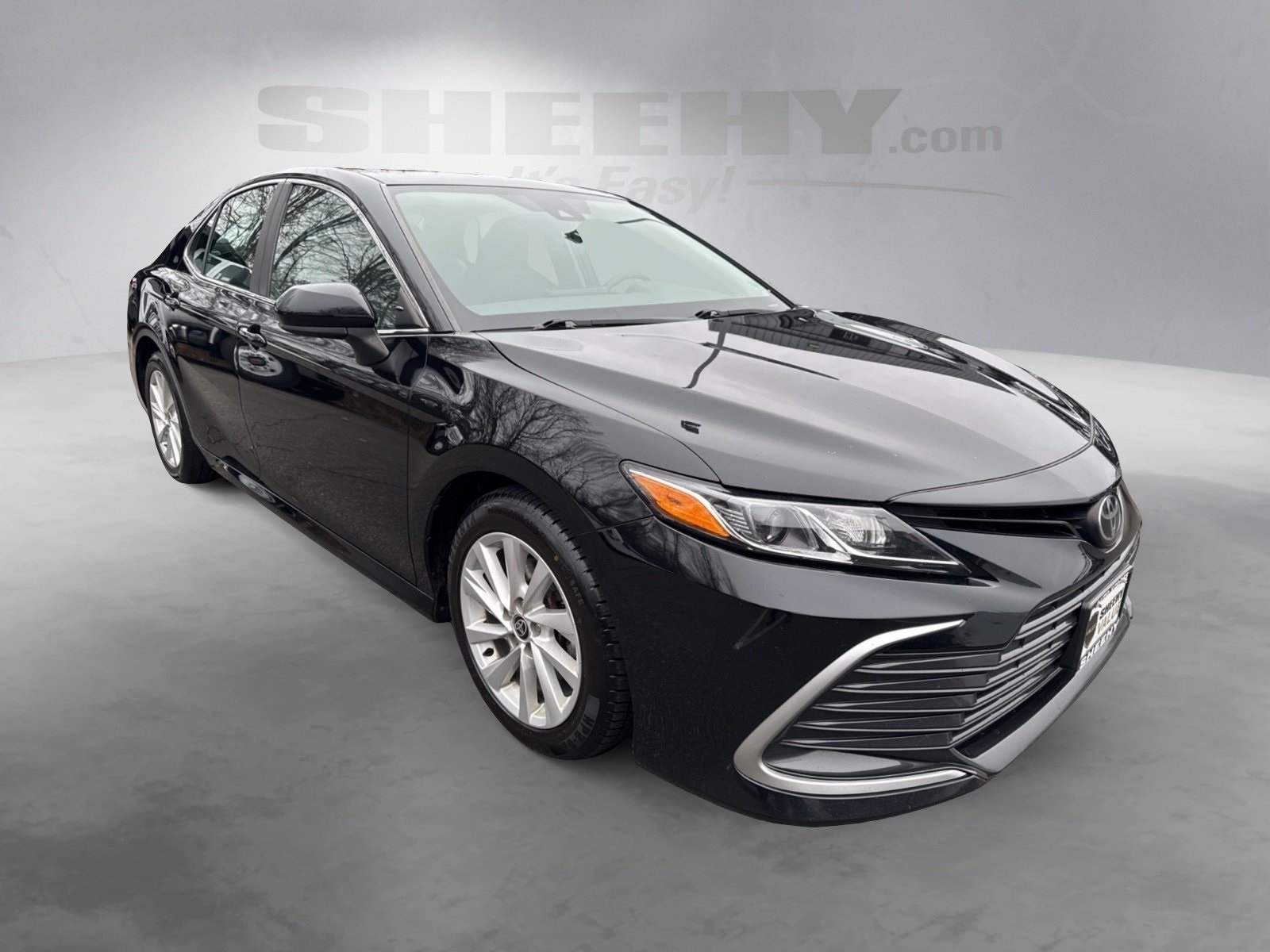 Used 2021 Toyota Camry LE with VIN 4T1C11AK1MU404032 for sale in Warrenton, VA