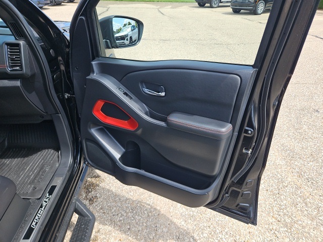 2023 Nissan Frontier PRO-4X photo 13
