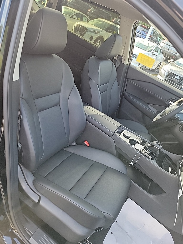 2026 Nissan Rogue SV photo 29